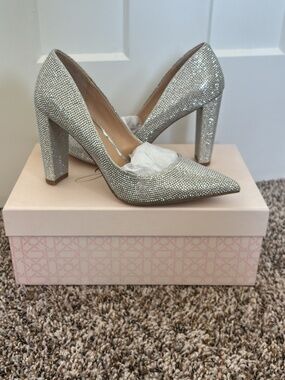 Jewel Badgley Mischka Rumor II Pump